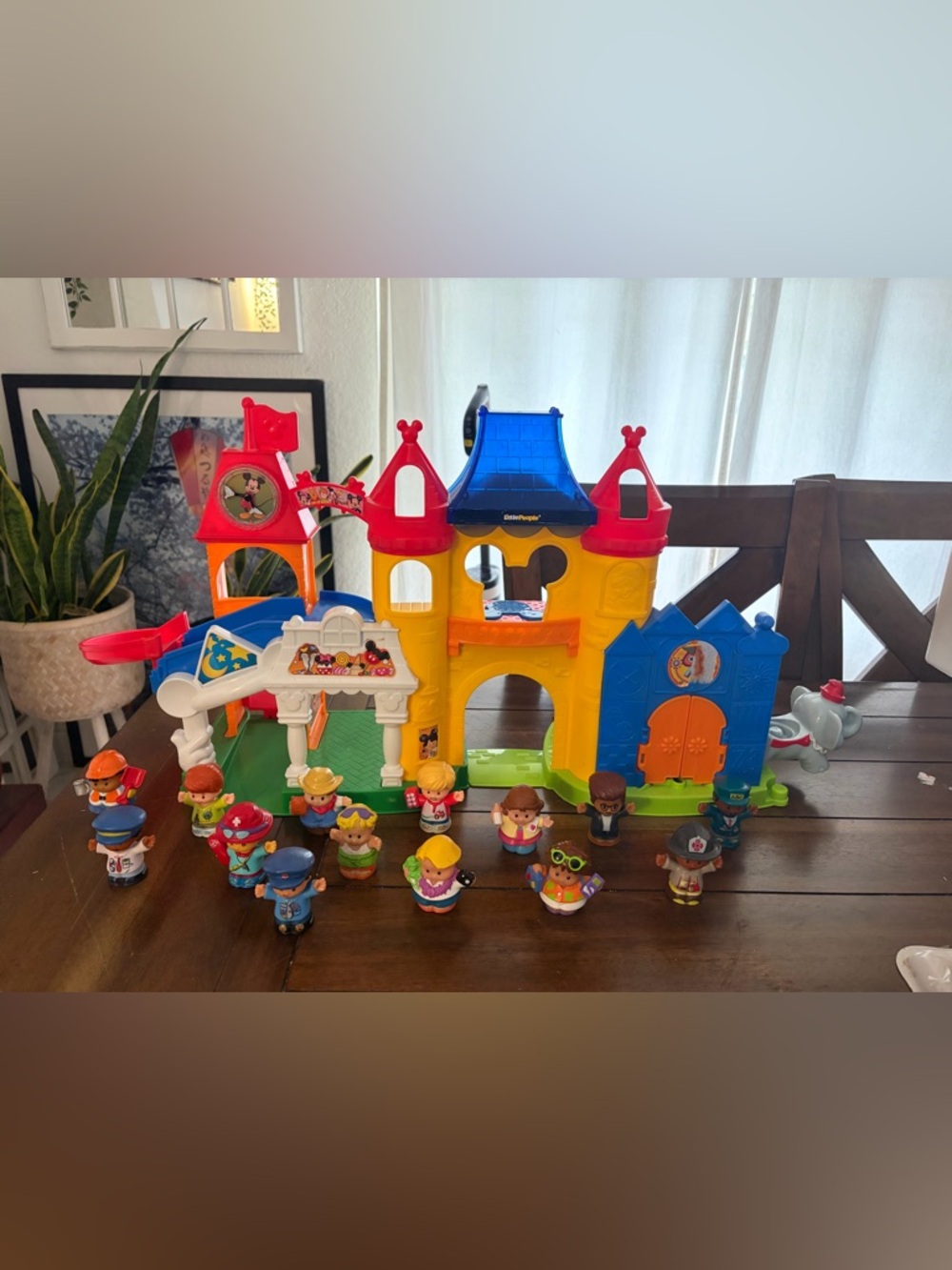 Fisher Price Little People Magic Kingdom Day at Disney Palace Castle Mickey